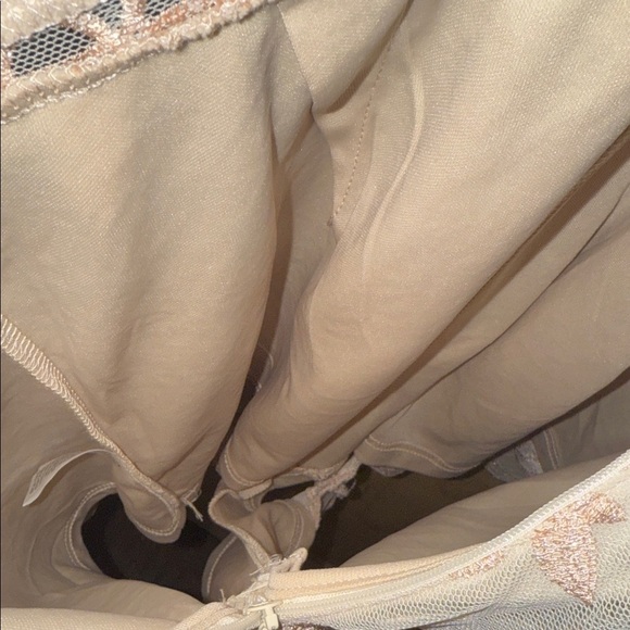 UMGEE Elegant Lace Dress in Blush Pink - Picture 5 of 5